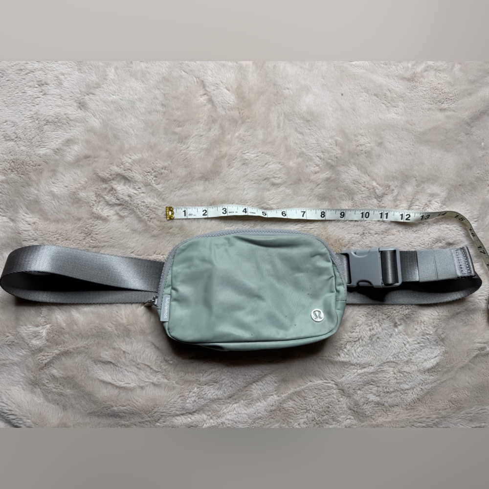 2 for $20// Lululemon Athletica Silver Belt Bag